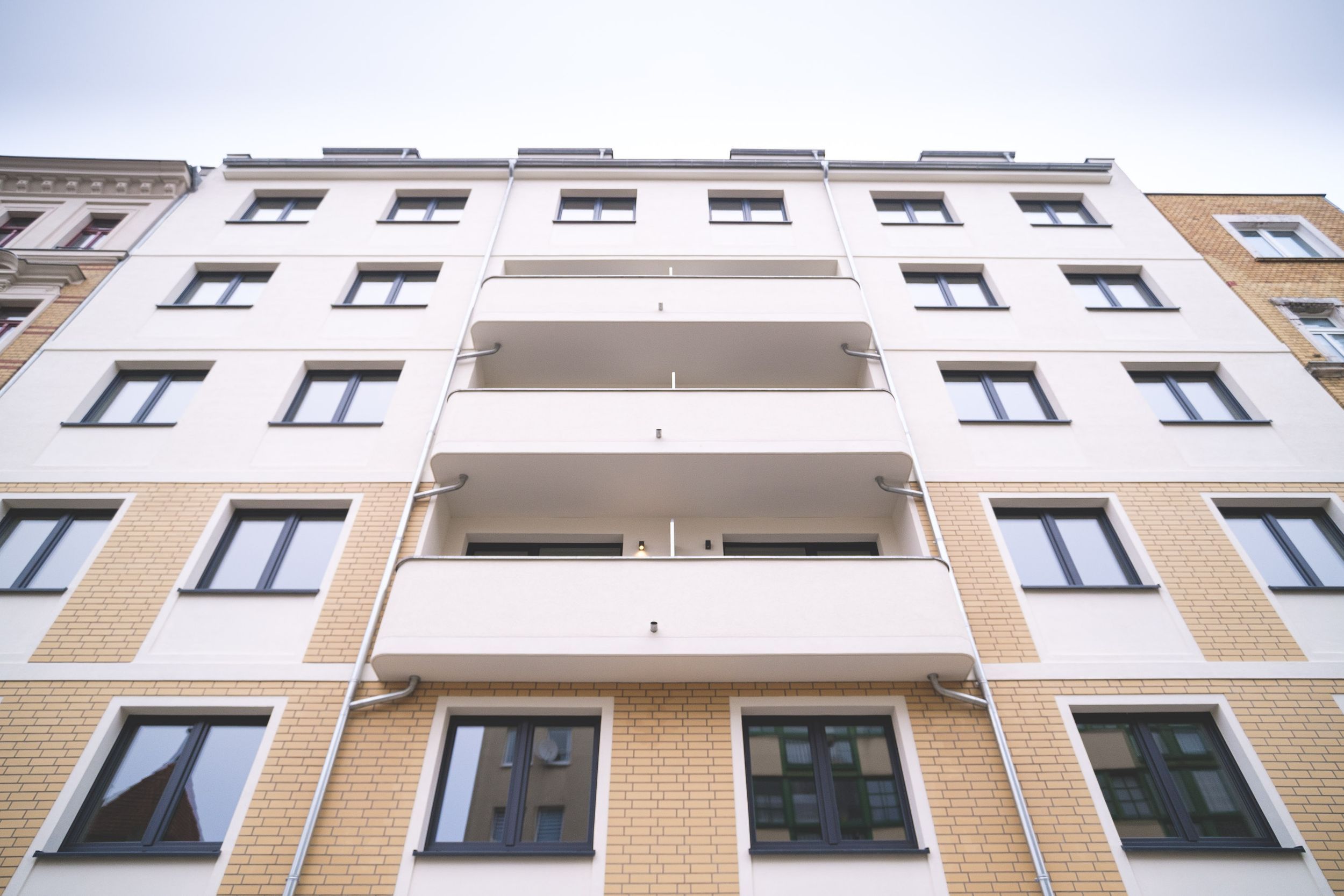 Zentrumsnah wohnen: 3-Zimmer-Wohnung mit Terrasse und EBK in zeitgemäßem Neubau