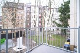 Zentrumsnah wohnen: 3-Zimmer-Wohnung mit Terrasse und EBK in zeitgemäßem Neubau - Balkon - 2