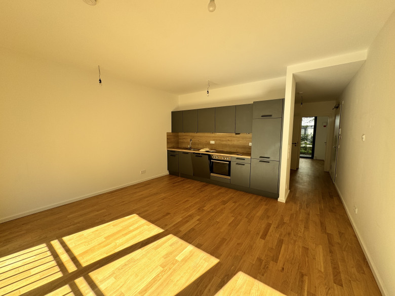 Helle 2 Zimmer Wohnung mit EBK und Balkon unweit der Jannowitzbrücke