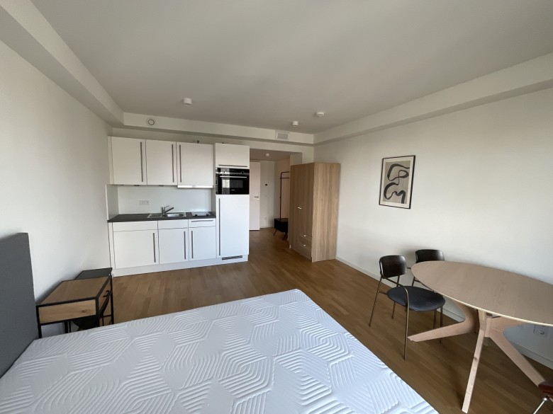 gemütliches Studio – Apartment mit schönem Ausblick, EBK + Waschmaschine, unweit der Jannowitzbrücke